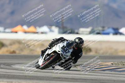 media/Dec-07-2025-CVMA (Sun) [[3e7d2de5dc]]/Race 7-Formula Lightweight Twins Shootout/